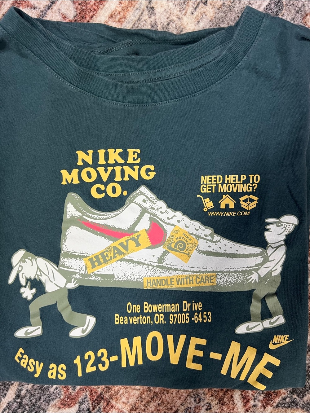 Nike The Nike Tee - Dark Green with Light Pink Logo